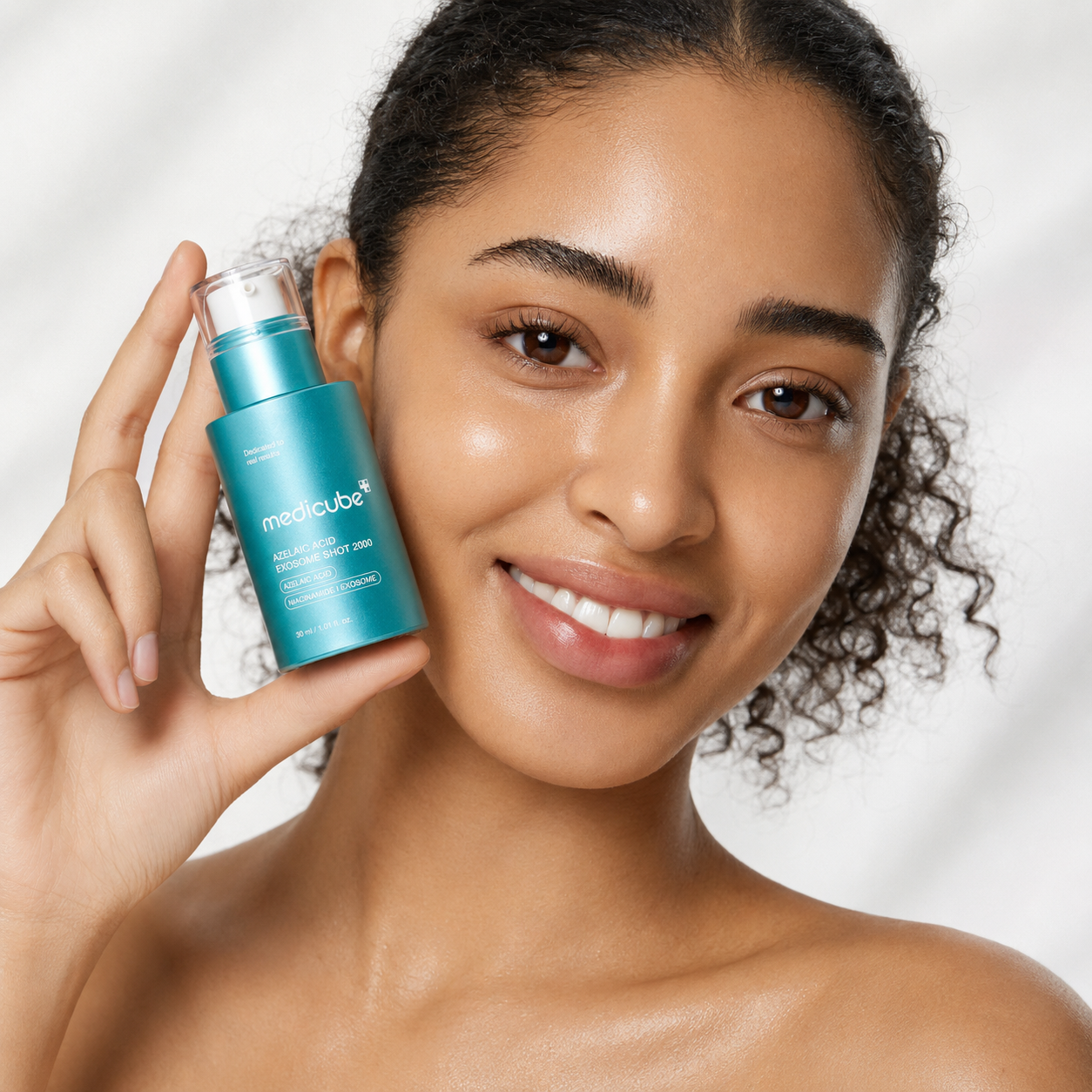 Medicube - Azelaic Acid Exosome Shot 2000 – Suero Calmante con Ácido Azelaico, Exosomas y Niacinamida 30 ml