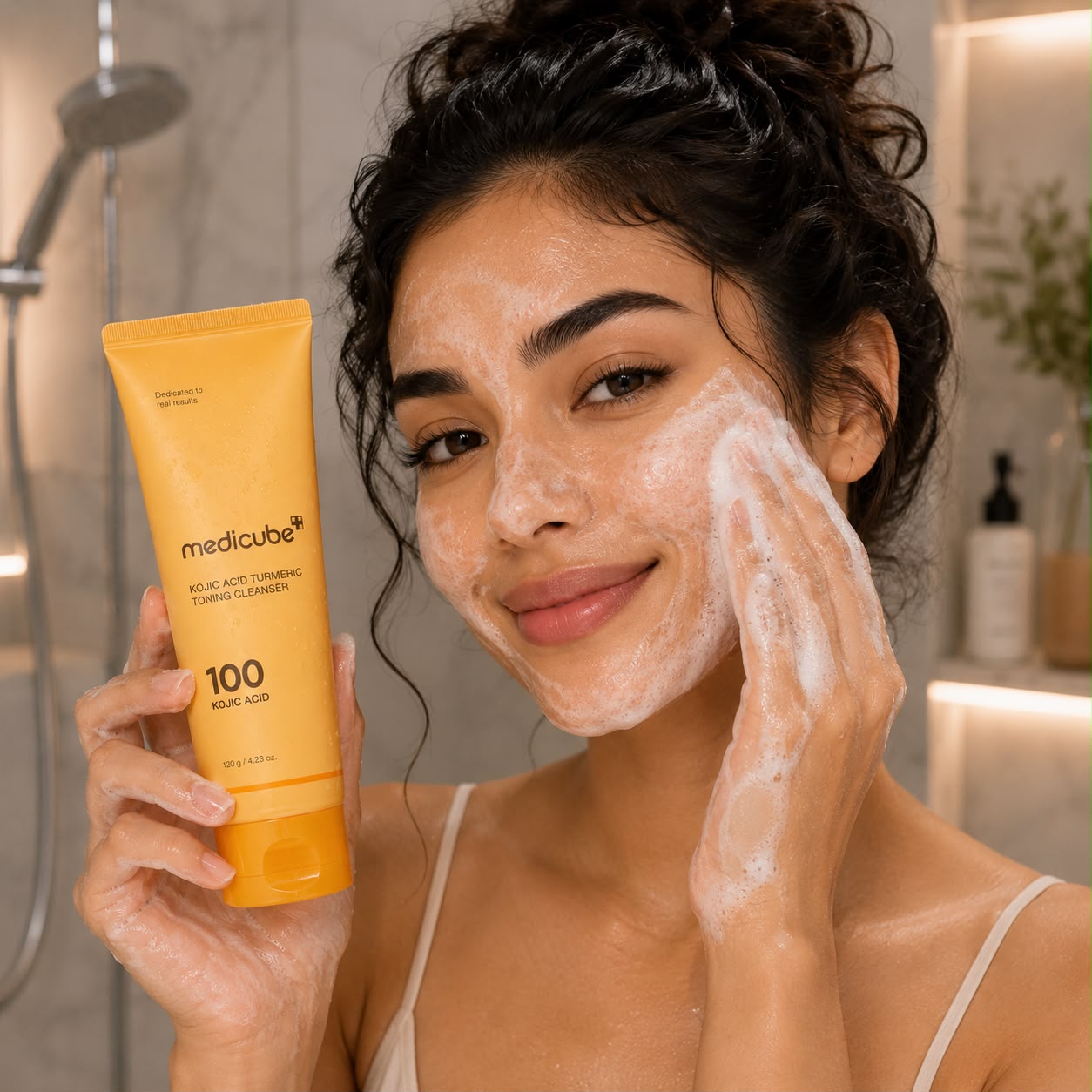 MEDICUBE – Kojic Acid Turmeric Toning Cleanser 120 g – Limpiador Iluminador Antimanchas